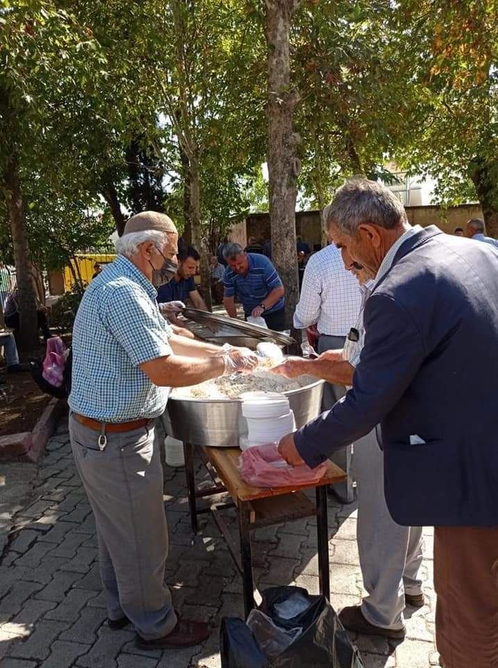 HASSA’DA 4 BİN KİŞİYE KAVURMA İKRAM EDİLDİ 