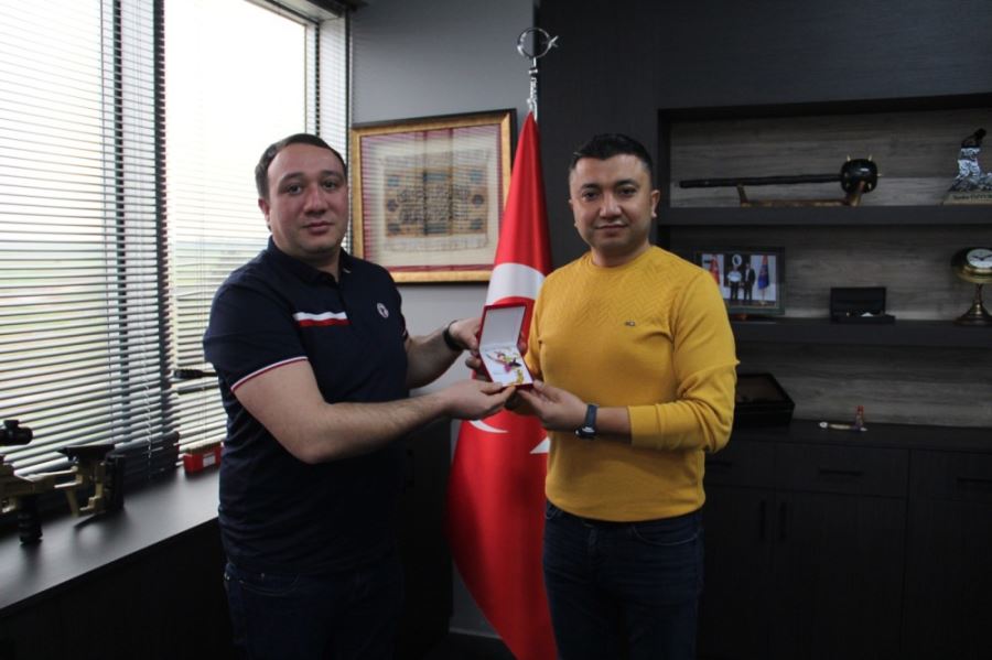 Azerbaycanlı Gazetecilerden Serdar Özyurt’a teşekkür beraatı